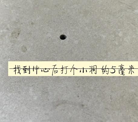 离石瓷砖空鼓维修公司专业解答在瓷砖铺贴过程中，如果砂料搅拌不均匀，将会带来以下问题