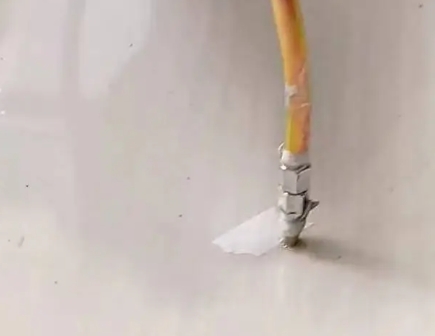 离石瓷砖空鼓维修公司专业解答在瓷砖铺贴过程中，如果使用的砂料过粗（如全部使用了粗砂），可能会导致以下问题