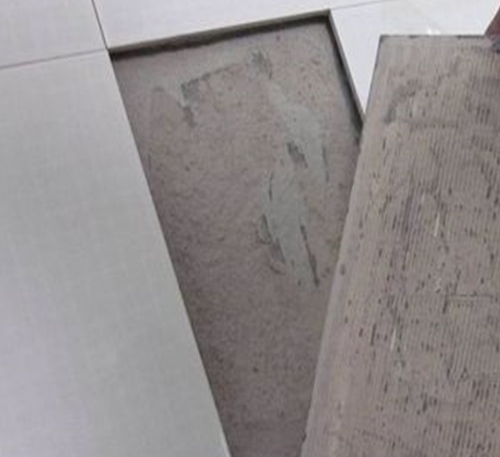 离石瓷砖空鼓维修公司分享瓷砖铺贴时如果打浆（即涂抹在瓷砖背面和基层上的砂浆或瓷砖胶）过少，会带来以下问题